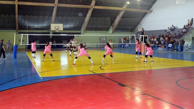 VOLEI FEMININO BURIENSE JOGOU PELA LIGA SOROCABANA