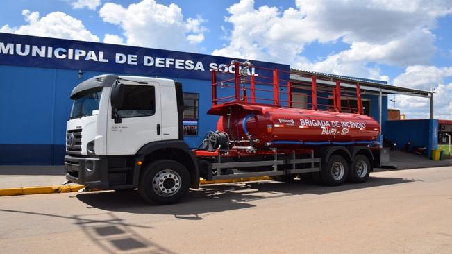 PREFEITURA ADQUIRE CAMINHÃO BOMBEIRO PARA BRIGADA DE INCÊNDIO