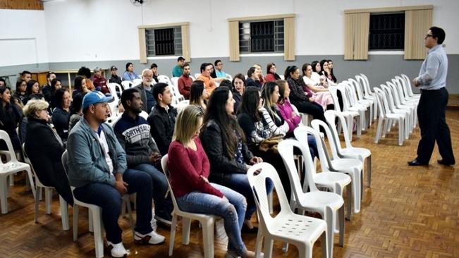 Representantes do comércio participam de palestra do Sebrae